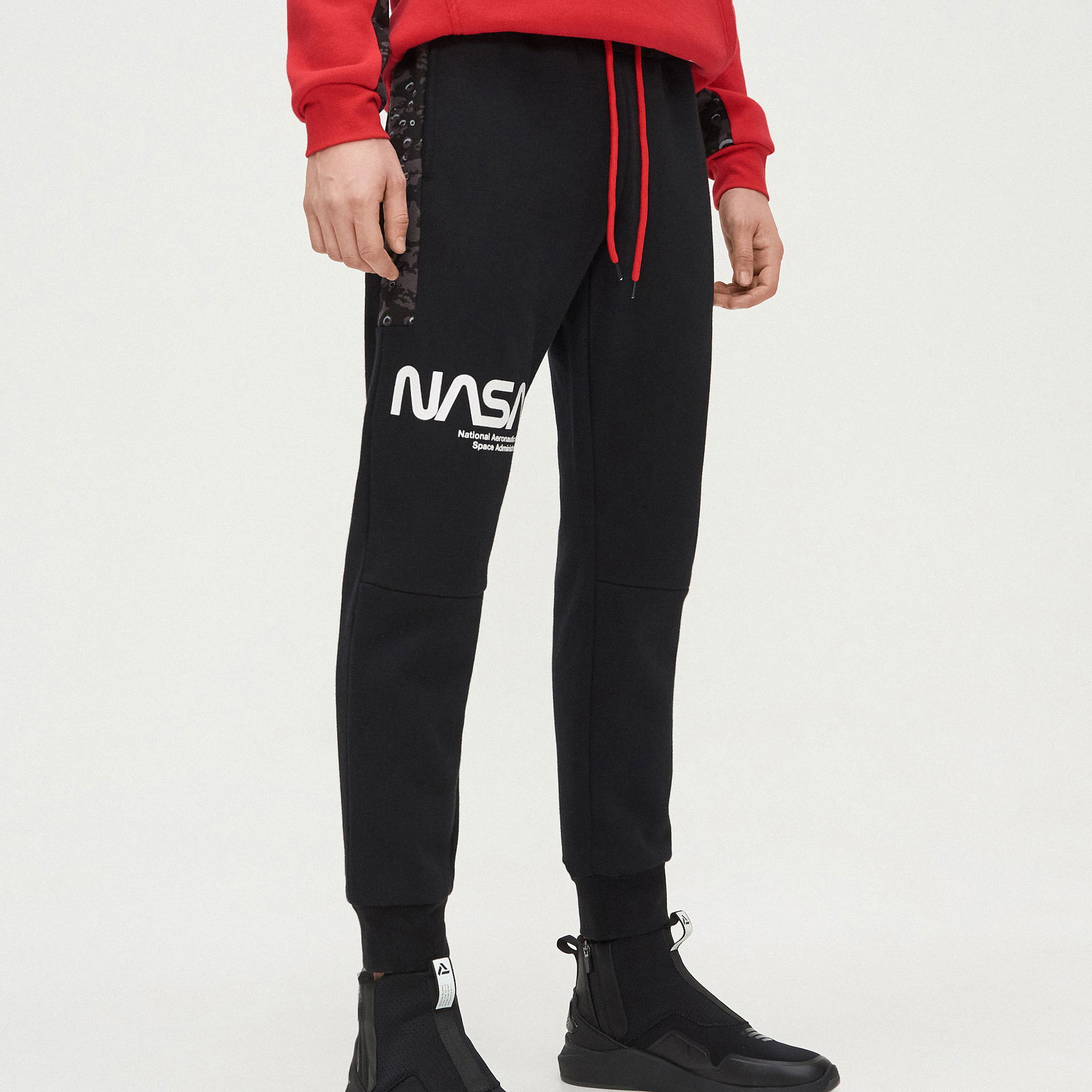 Cropp - Pantaloni jogger NASA - Negru