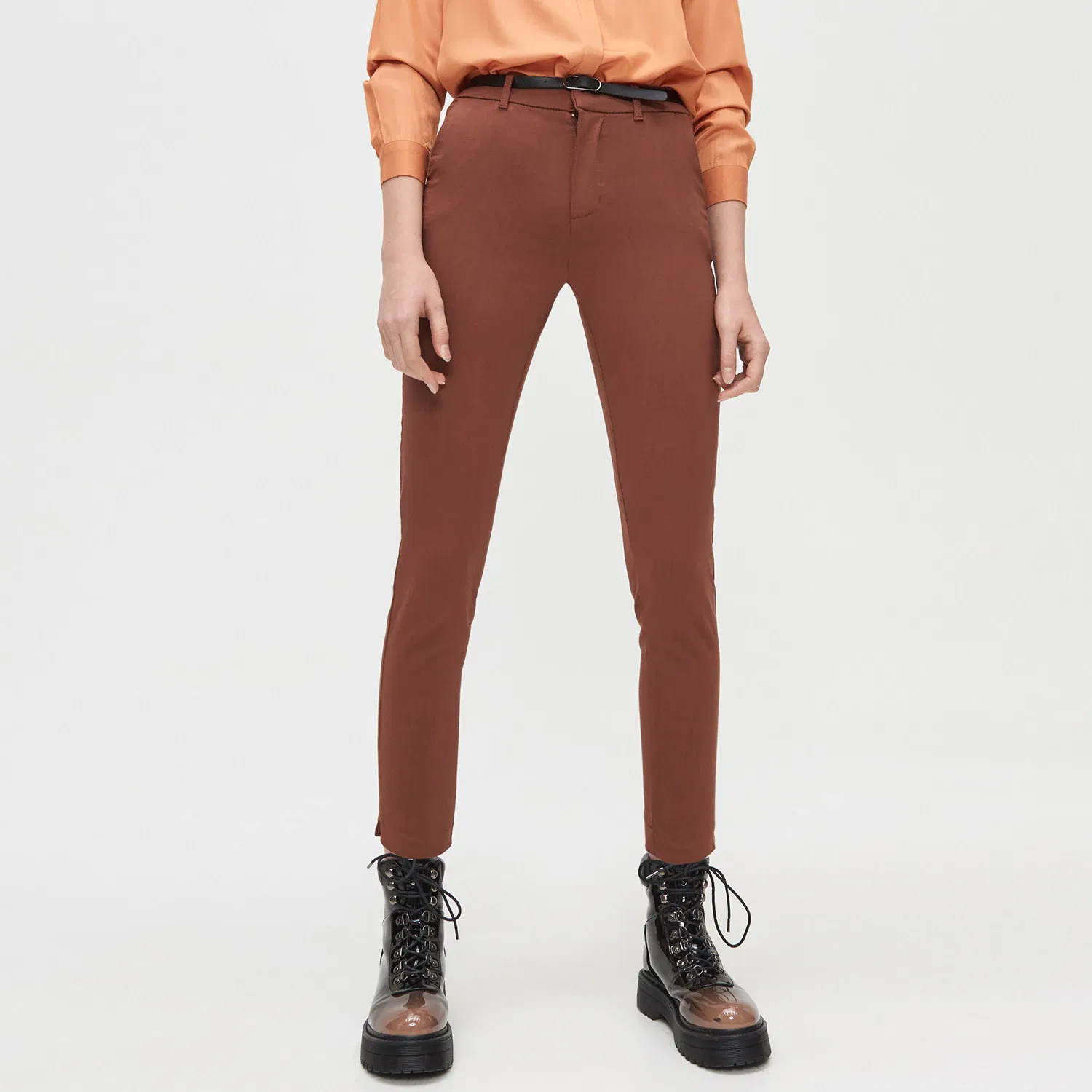 Cropp - Pantaloni chino slim, cu conținut ridicat de viscoză - Maro