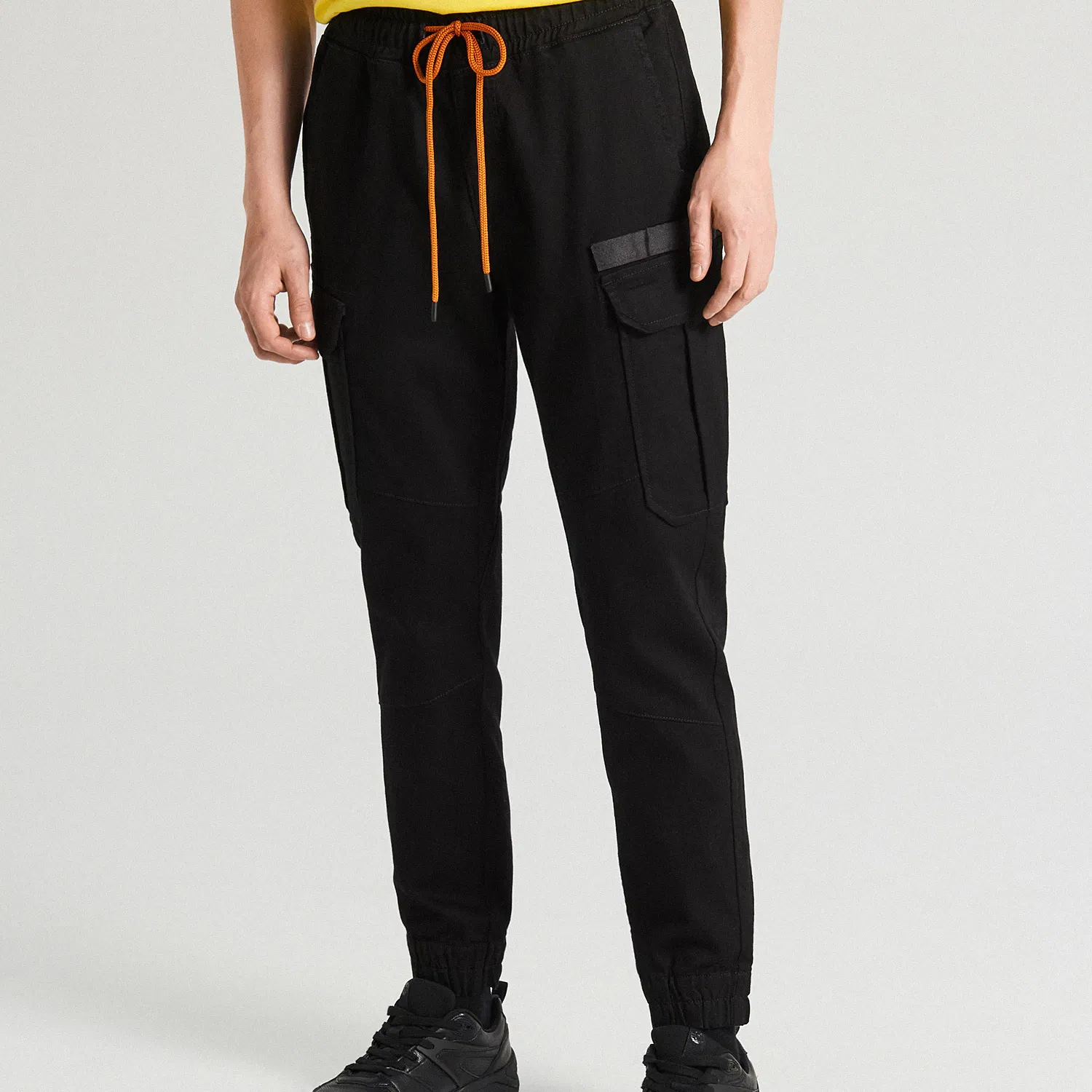 Cropp - Pantaloni jogger slim - Negru