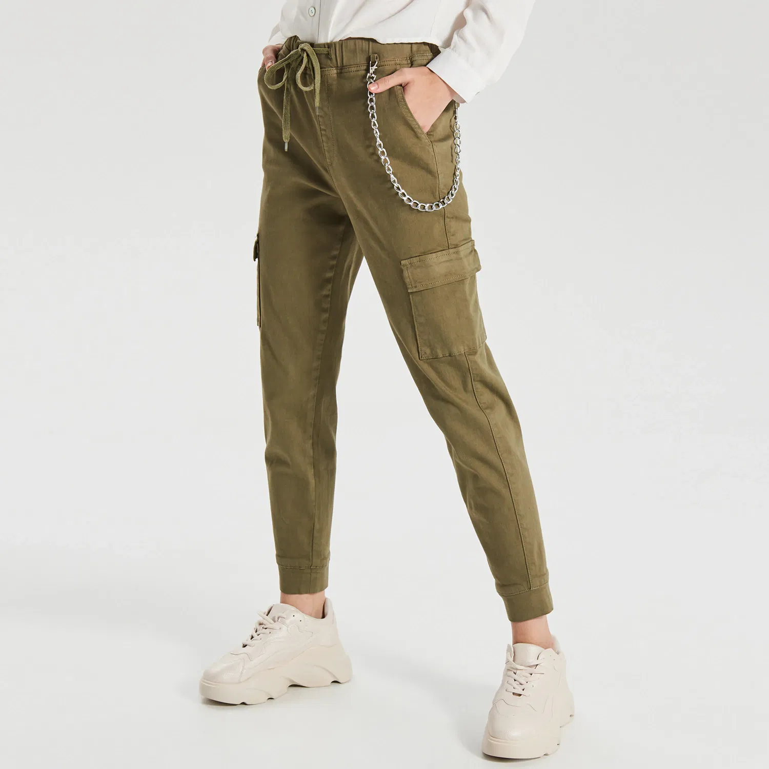 Cropp - Pantaloni jogger cargo cu buzunar - Kaki